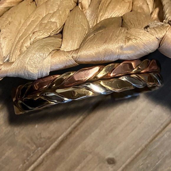 🌸Sergio Lub Cuff Bracelet - Picture 4 of 6